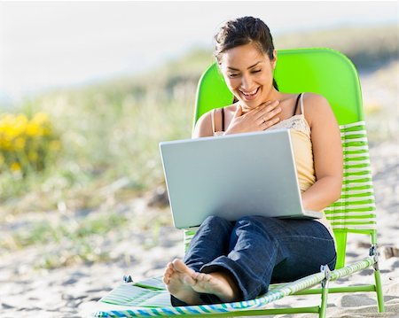 simsearch:400-04168729,k - Woman using laptop at beach Stock Photo - Budget Royalty-Free & Subscription, Code: 400-04168727