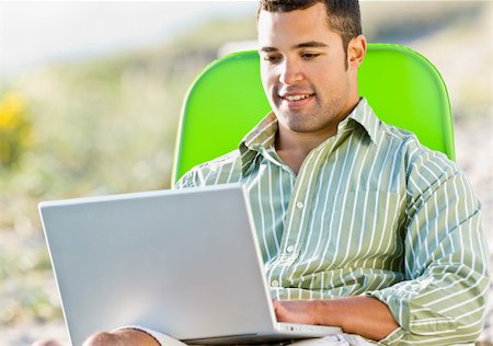 simsearch:400-04168729,k - Man using laptop at beach Stock Photo - Budget Royalty-Free & Subscription, Code: 400-04168729
