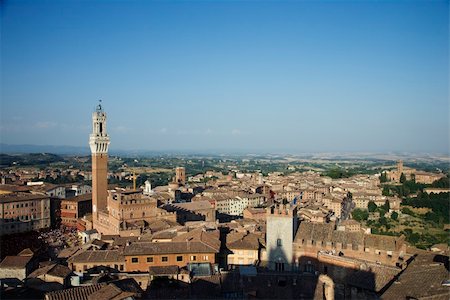 palazzo publico - High angle view of Piazza del Campo and surrounding buildings in Siena, Italy. Horizontal shot. Foto de stock - Super Valor sin royalties y Suscripción, Código: 400-04169014