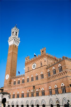 piazza del campo - Low angle view of the bell tower of the Palazzo Pubblico, at the Piazzo del Campo, Siena, Italy. Vertical shot. Foto de stock - Super Valor sin royalties y Suscripción, Código: 400-04169012