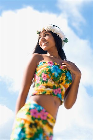 Portrait of attractive young Hawaiian woman in tropical flower print summer attire smiling with a lei on her head. Photographie de stock - Aubaine LD & Abonnement, Code: 400-04169056