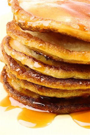 simsearch:400-04852542,k - Close-up of pancakes stack with maple syrup. Stockbilder - Microstock & Abonnement, Bildnummer: 400-04161295