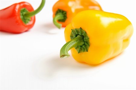 simsearch:400-04185368,k - Image of assorted Bell Peppers on white Foto de stock - Royalty-Free Super Valor e Assinatura, Número: 400-04161413