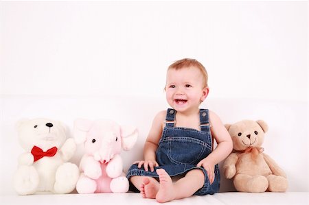 simsearch:400-04162652,k - Portrait of cute laughing baby with plush toys Stockbilder - Microstock & Abonnement, Bildnummer: 400-04162652