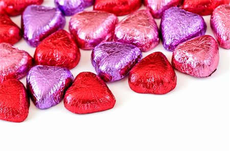 simsearch:400-04685521,k - Valentine's chocolates wrapped in red and purple foil on white background Photographie de stock - Aubaine LD & Abonnement, Code: 400-04162786