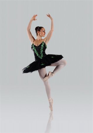 simsearch:700-05803457,k - Proffessional female ballet dancer isolated in studio Photographie de stock - Aubaine LD & Abonnement, Code: 400-04174408
