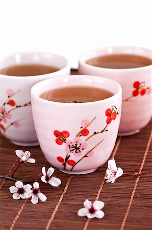 simsearch:400-04625122,k - Three teacups filled with japanese green tea Foto de stock - Super Valor sin royalties y Suscripción, Código: 400-04174596