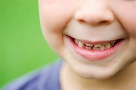 Close up of 6 year old smiling mouth Foto de stock - Super Valor sin royalties y Suscripción, Código: 400-04175951