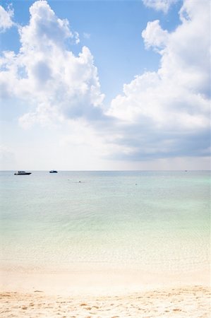 simsearch:400-08899199,k - Summer beach background with clean sand  and blue sky Stock Photo - Budget Royalty-Free & Subscription, Code: 400-04170433