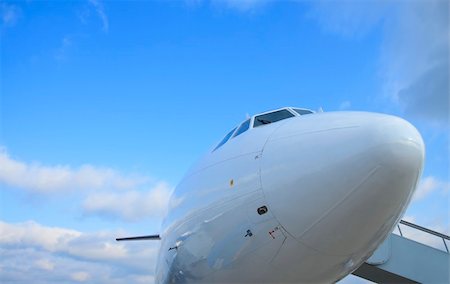 White passenger airplane, cockpit, view with a side Foto de stock - Super Valor sin royalties y Suscripción, Código: 400-04171492