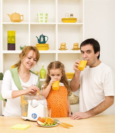 extractor - Happy family making fresh fruit juice and drinking Stock Photo - Budget Royalty-Free & Subscription, Code: 400-04173049