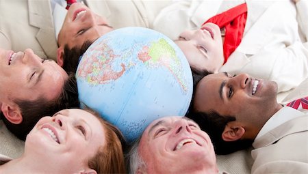 simsearch:6111-06727517,k - Multi-ethnic business people lying on the floor around a terrestrial globe Foto de stock - Super Valor sin royalties y Suscripción, Código: 400-04184186