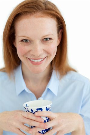simsearch:400-04188263,k - Portrait of a smiling businesswoman holding a cup of tea at work Foto de stock - Super Valor sin royalties y Suscripción, Código: 400-04184352