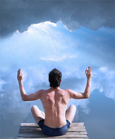 simsearch:400-04184608,k - A man is sitting at the water where the blue sky is mirrored Stockbilder - Microstock & Abonnement, Bildnummer: 400-04184619