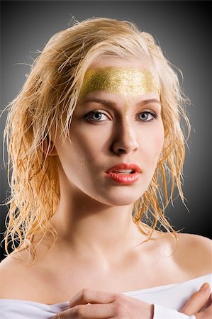 simsearch:400-04185400,k - very cute blond girl with wet hair and a creative golden and shining make up on dark background Fotografie stock - Microstock e Abbonamento, Codice: 400-04185058