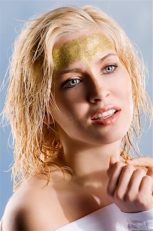 simsearch:400-04185400,k - very cute blond girl with wet hair and a creative golden and shining make up Fotografie stock - Microstock e Abbonamento, Codice: 400-04185060