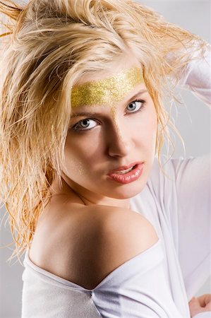 simsearch:400-04185400,k - close up portrait of very cute blond girl with wet hair and a creative golden and shining make up Fotografie stock - Microstock e Abbonamento, Codice: 400-04185061