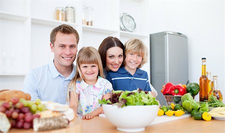 simsearch:400-04206231,k - Smiling parents and their children preparing dinner together in the kitchen Stock Photo - Budget Royalty-Free & Subscription, Code: 400-04188228