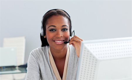 simsearch:400-03912315,k - Afro-american customer service representative with headset on at her desk Photographie de stock - Aubaine LD & Abonnement, Code: 400-04188667