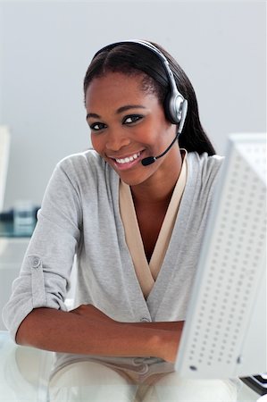 simsearch:400-03912315,k - Charming ethnic customer service agent with headset on at her desk Photographie de stock - Aubaine LD & Abonnement, Code: 400-04188672