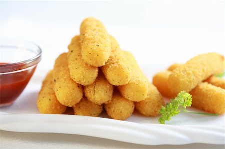 simsearch:400-05324780,k - Delicious mozzarella fried sticks with tomato sauce Photographie de stock - Aubaine LD & Abonnement, Code: 400-04180411