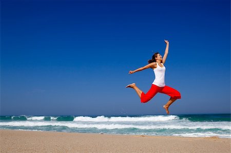 simsearch:400-06077546,k - Beautiful young woman jumping on  the beach Stockbilder - Microstock & Abonnement, Bildnummer: 400-04180486