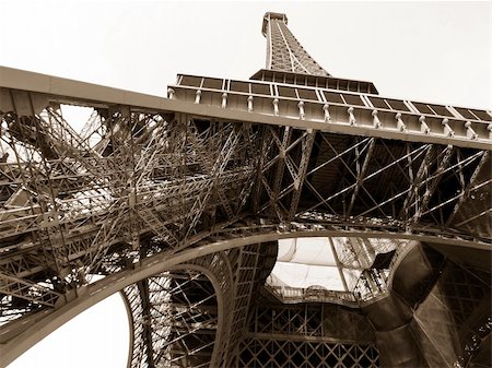 simsearch:400-06059898,k - Eiffel Tower view in sepia, Paris Foto de stock - Royalty-Free Super Valor e Assinatura, Número: 400-04181238