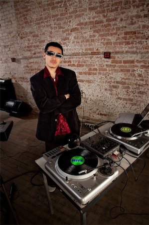 simsearch:400-04686050,k - Cool DJ poses at a 1970s Disco Music Party Photographie de stock - Aubaine LD & Abonnement, Code: 400-04181696