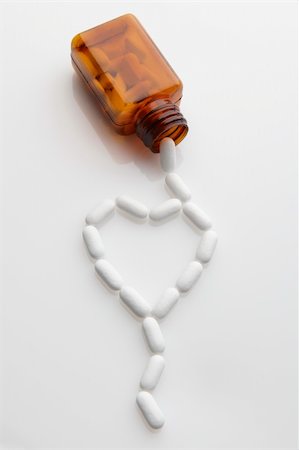 tablets coming out of bottle and forming shape of a heart Stock Photo - Budget Royalty-Free & Subscription, Code: 400-04182134