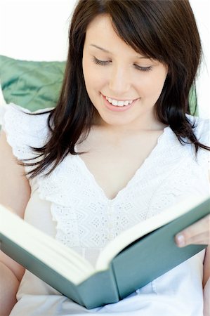 simsearch:400-04905604,k - Radiant woman reading a book lying on a sofa at home Stockbilder - Microstock & Abonnement, Bildnummer: 400-04182644