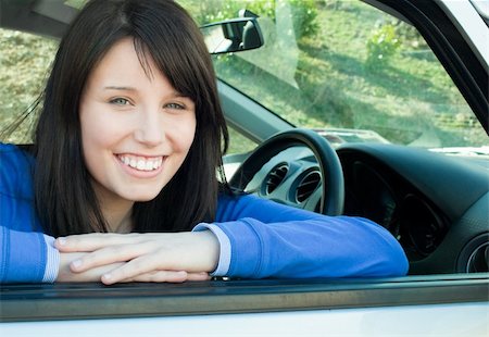 simsearch:400-05749371,k - Happy teen girl smiling at the camera sitting in her car outdoor Stock Photo - Budget Royalty-Free & Subscription, Code: 400-04183523