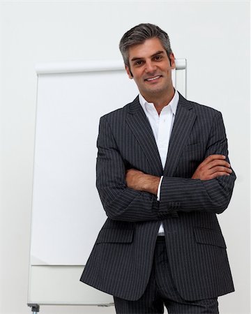 public talk - Mature businessman with folded arms in front of a board Photographie de stock - Aubaine LD & Abonnement, Code: 400-04183595