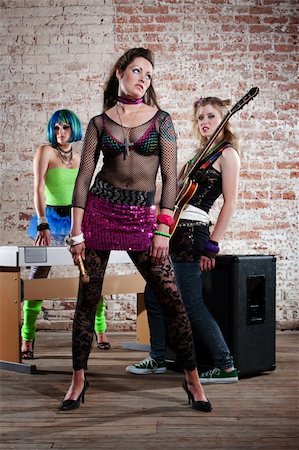 rock speakers - Young all girl punk rock band performers Foto de stock - Super Valor sin royalties y Suscripción, Código: 400-04194240