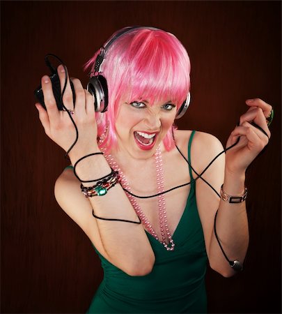 Disco dancing woman in green dress and pink hair Photographie de stock - Aubaine LD & Abonnement, Code: 400-04194267