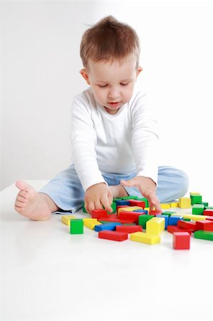 simsearch:400-06737087,k - Lovely boy playing with blocks Fotografie stock - Microstock e Abbonamento, Codice: 400-04194608