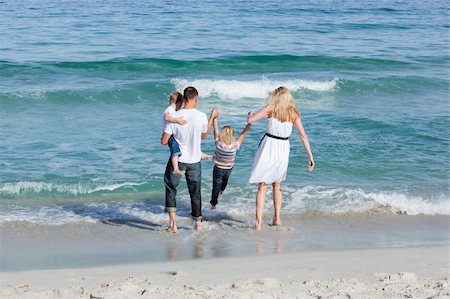 simsearch:400-04062793,k - Jolly family walking on the sand at the beach Photographie de stock - Aubaine LD & Abonnement, Code: 400-04195354