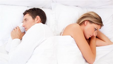 simsearch:400-05350485,k - Sad couple having an argument lying on bed Photographie de stock - Aubaine LD & Abonnement, Code: 400-04195858