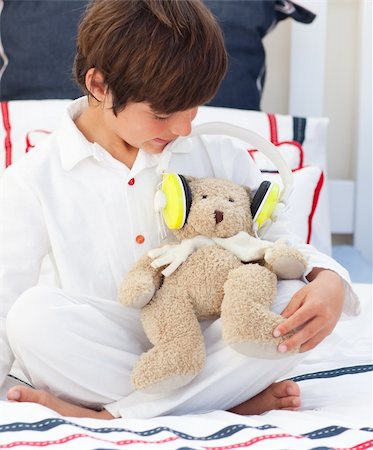 simsearch:400-06063102,k - Close-up of a little boy playing with a teddy bear in his bedroom Fotografie stock - Microstock e Abbonamento, Codice: 400-04196952
