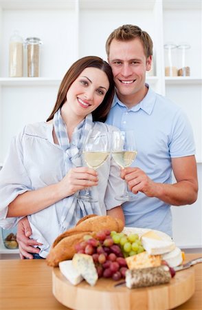 simsearch:400-04162443,k - Loving couple preparing dinner in the kitchen Fotografie stock - Microstock e Abbonamento, Codice: 400-04197467