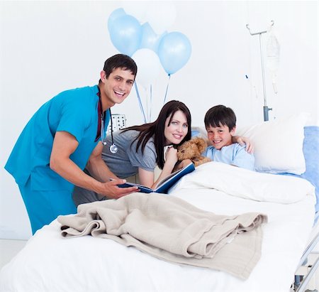 simsearch:400-04198260,k - Smiling little boy, his mother and a doctor having a talk at the hospital Stock Photo - Budget Royalty-Free & Subscription, Code: 400-04198313