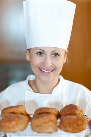 simsearch:649-03797461,k - Charming young chef baking scones in the kitchen Stockbilder - Microstock & Abonnement, Bildnummer: 400-04198646