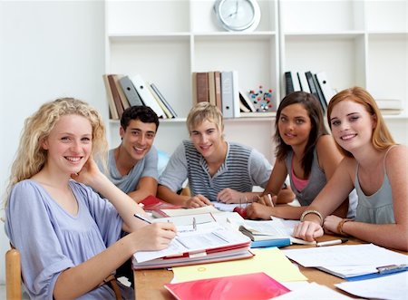 simsearch:400-04841324,k - Teenagers doing homework in the library. Concept of education Photographie de stock - Aubaine LD & Abonnement, Code: 400-04199248