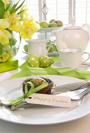 simsearch:400-07406705,k - Place setting with place card set for easter brunch Foto de stock - Super Valor sin royalties y Suscripción, Código: 400-04199727