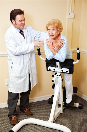 doctor elderly patient - Chiropractic doctor helps elderly patient with her physical therapy. Foto de stock - Super Valor sin royalties y Suscripción, Código: 400-04199858