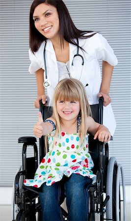 Smiling little girl sitting on the wheelchair at the hospital Stockbilder - Microstock & Abonnement, Bildnummer: 400-04190157