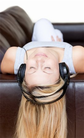 simsearch:400-04207132,k - Radiant woman using headphones on a sofa Foto de stock - Super Valor sin royalties y Suscripción, Código: 400-04191776