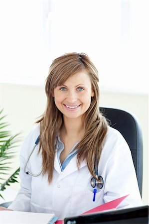 doctor business computer - Young attractive Female doctor working on a laptop Stock Photo - Budget Royalty-Free & Subscription, Code: 400-04191857