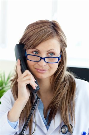 simsearch:400-08751444,k - Radiant female doctor talking on the phone in her office Photographie de stock - Aubaine LD & Abonnement, Code: 400-04191883