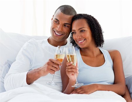 Loving couple toasting with Champagne lying on their bed Photographie de stock - Aubaine LD & Abonnement, Code: 400-04192365