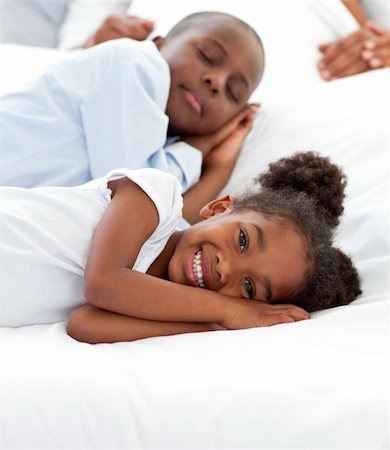 simsearch:400-04192370,k - Loving family having fun lying on a bed Stock Photo - Budget Royalty-Free & Subscription, Code: 400-04192448